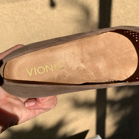 Vionic brown suede perforated pointy toe ballet flats size 7 - Picture 9 of 13